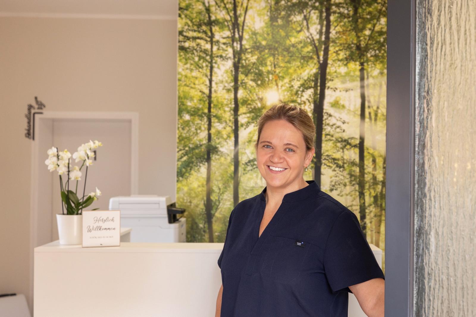 Tina Lemke in ihrer Podologiepraxis in Rehden